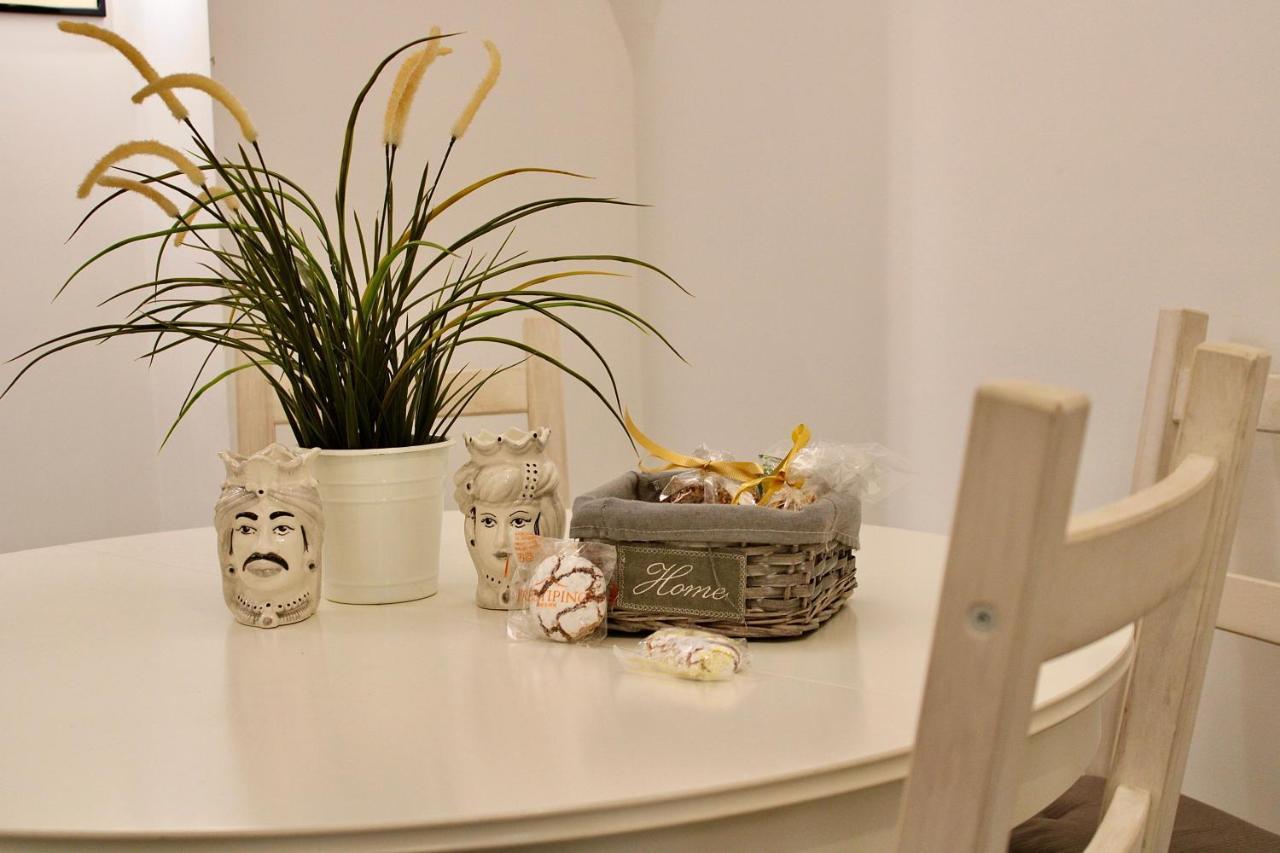 Vhome Exclusive Living Room Catania Bagian luar foto